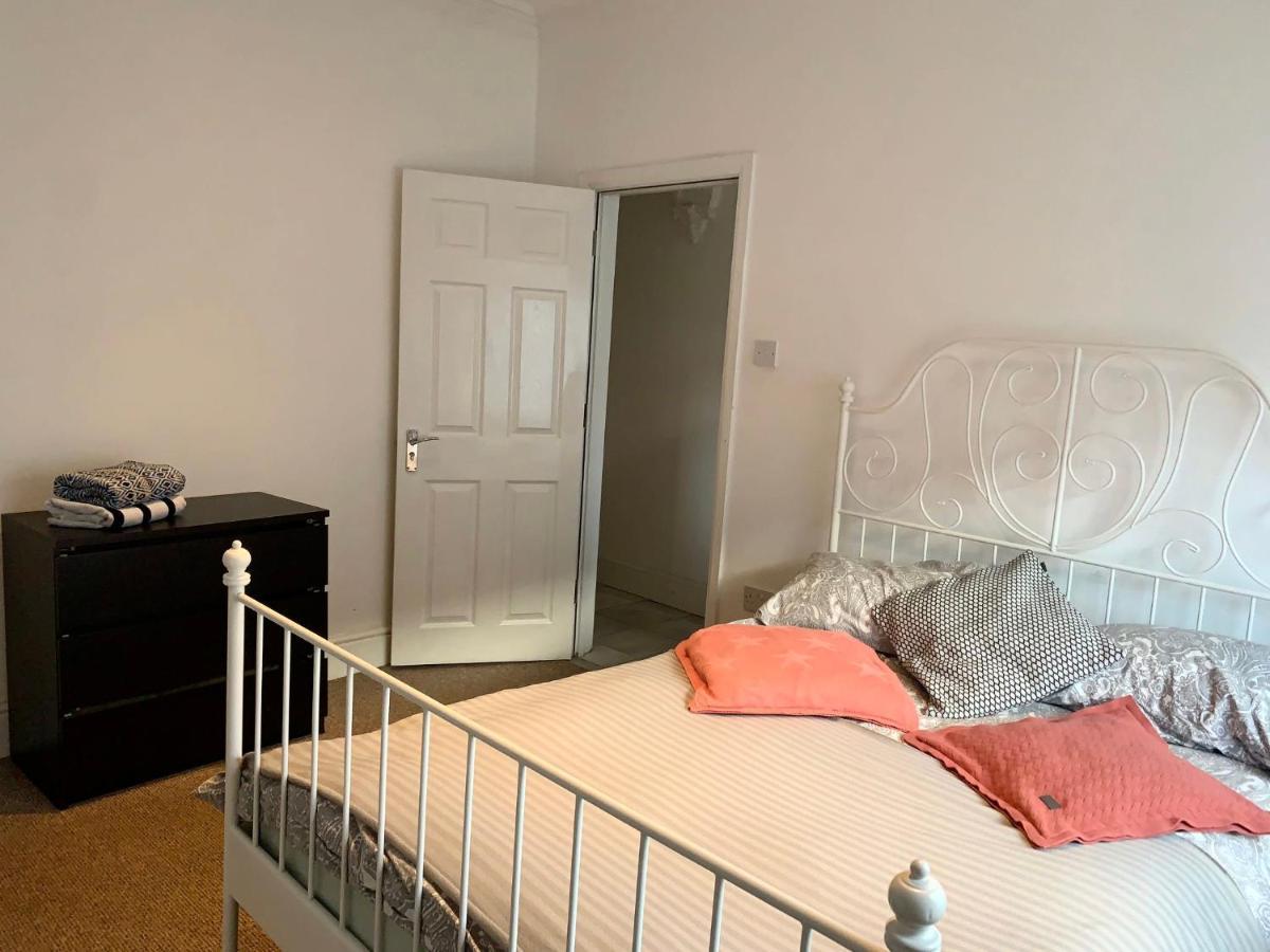 Beautiful Home, 3 Bedroom House Near Alton Towers, Wedgwood Museum, Universities نيوكاسل أندر ليم المظهر الخارجي الصورة