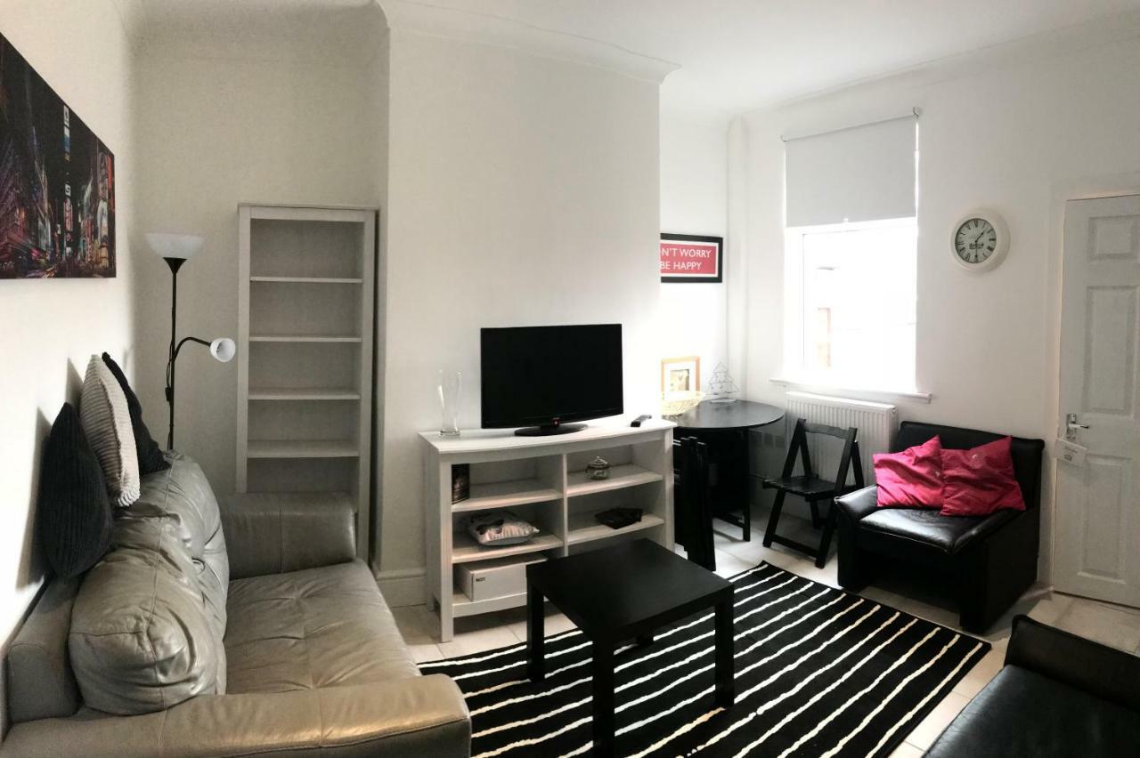 Beautiful Home, 3 Bedroom House Near Alton Towers, Wedgwood Museum, Universities نيوكاسل أندر ليم المظهر الخارجي الصورة