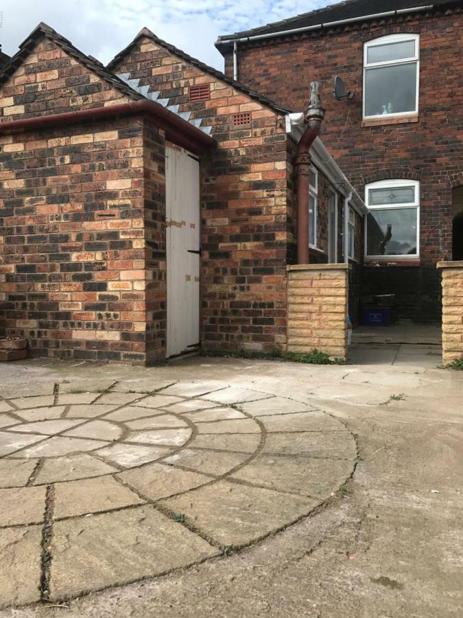 Beautiful Home, 3 Bedroom House Near Alton Towers, Wedgwood Museum, Universities نيوكاسل أندر ليم المظهر الخارجي الصورة